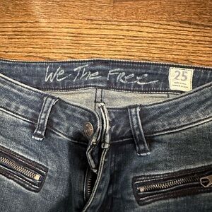 FREE PEOPLE ~ WeTheFree - low waisted black wash skinny jeans. Boho, hippie, 25